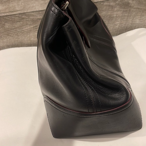 Ann Taylor Leather Bag great condition inside few pen marks - Picture 4 of 8